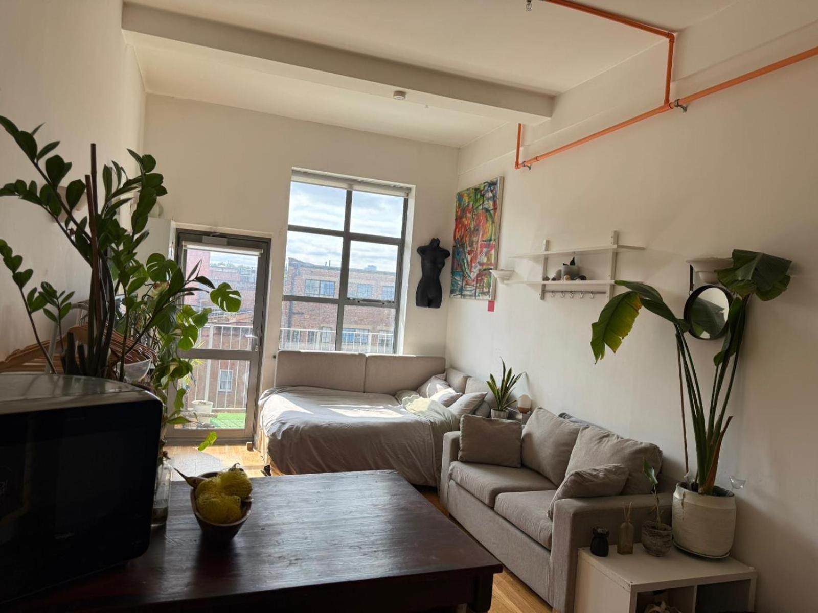 Cosy Private Room With Shared Bathroom Facilities 런던 외부 사진